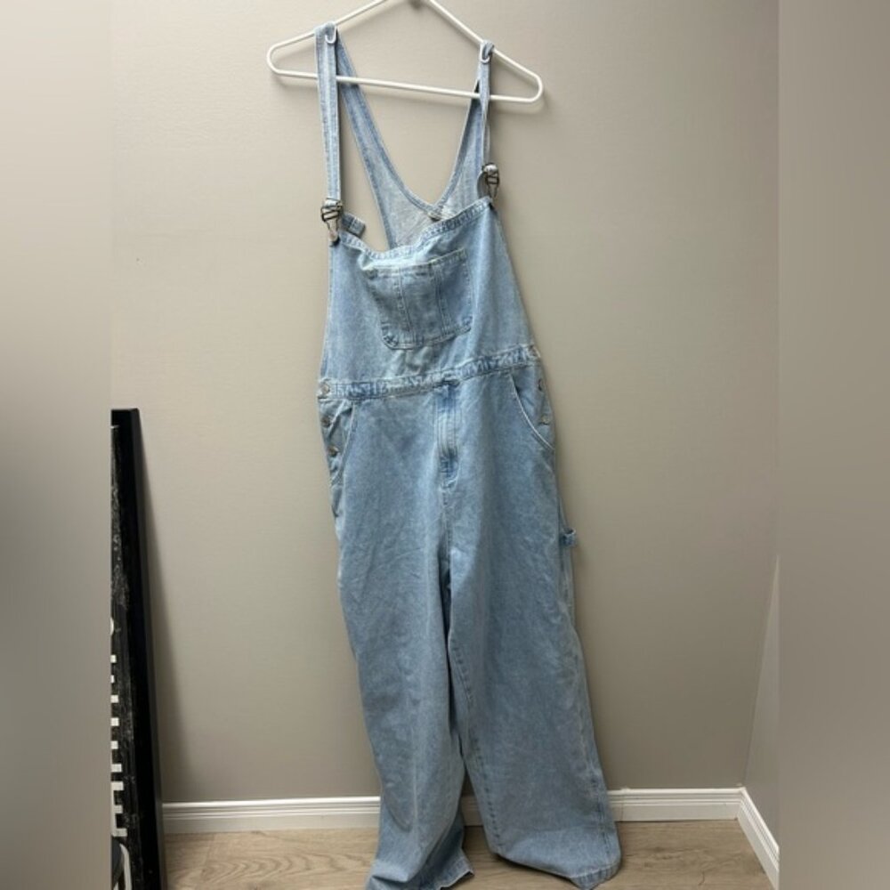 SHEIN Women’s Light Wash Overalls